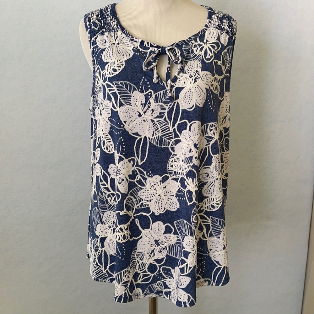 SJS Blue & White Floral Keyhole Tank Top